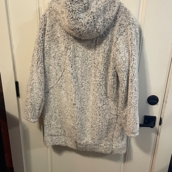 LULULEMON WARM RESTORE SHERPA WRAP. BNWT - Picture 3 of 4